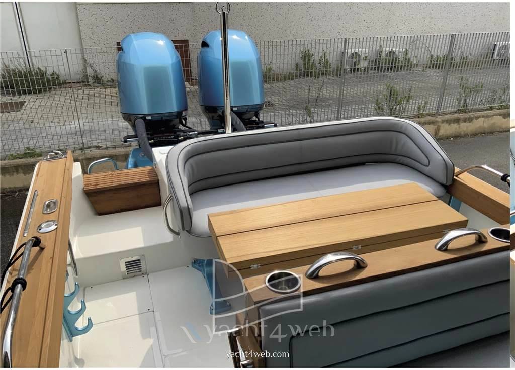 Boston whaler Outrage 25 Fast Commuter usato