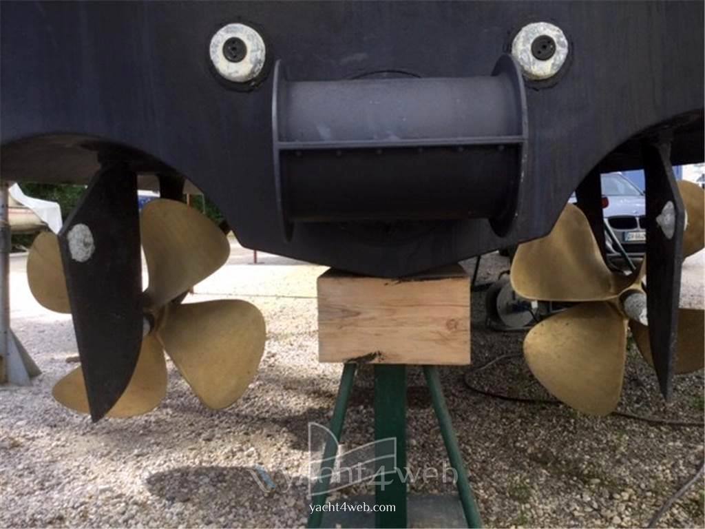 Aicon 56' fly bridge usato