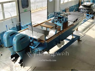 Boston whaler Outrage 25