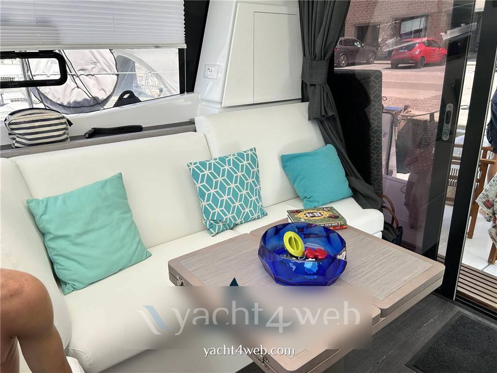 Fountaine pajot My 4.s bateau à moteur