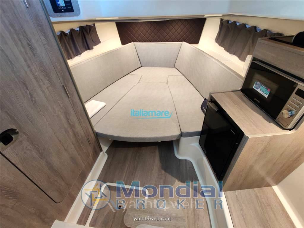 Quicksilver Active 875 sundeck