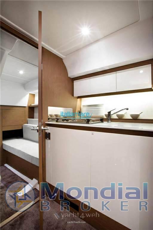 Jeanneau Leader 36 motor boat