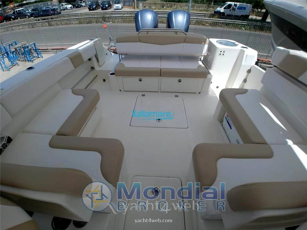 Robalo R 317 Express cruiser