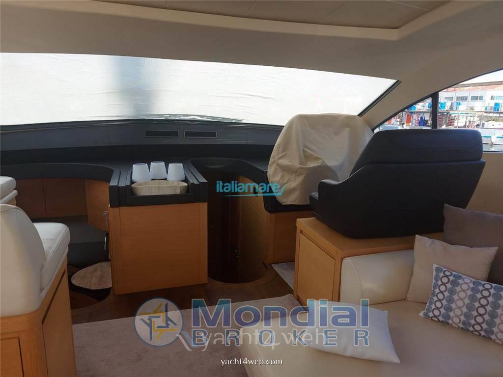 Pershing 64' Barco de motor usado para venta