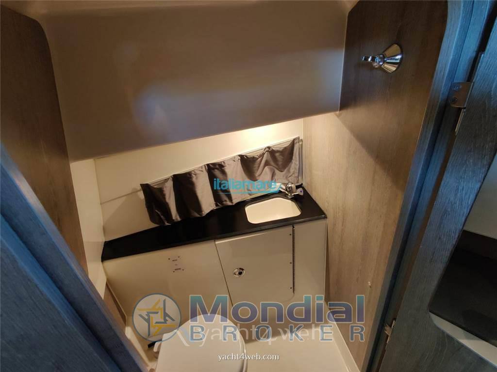 Quicksilver Active 875 sundeck Motor boat used for sale