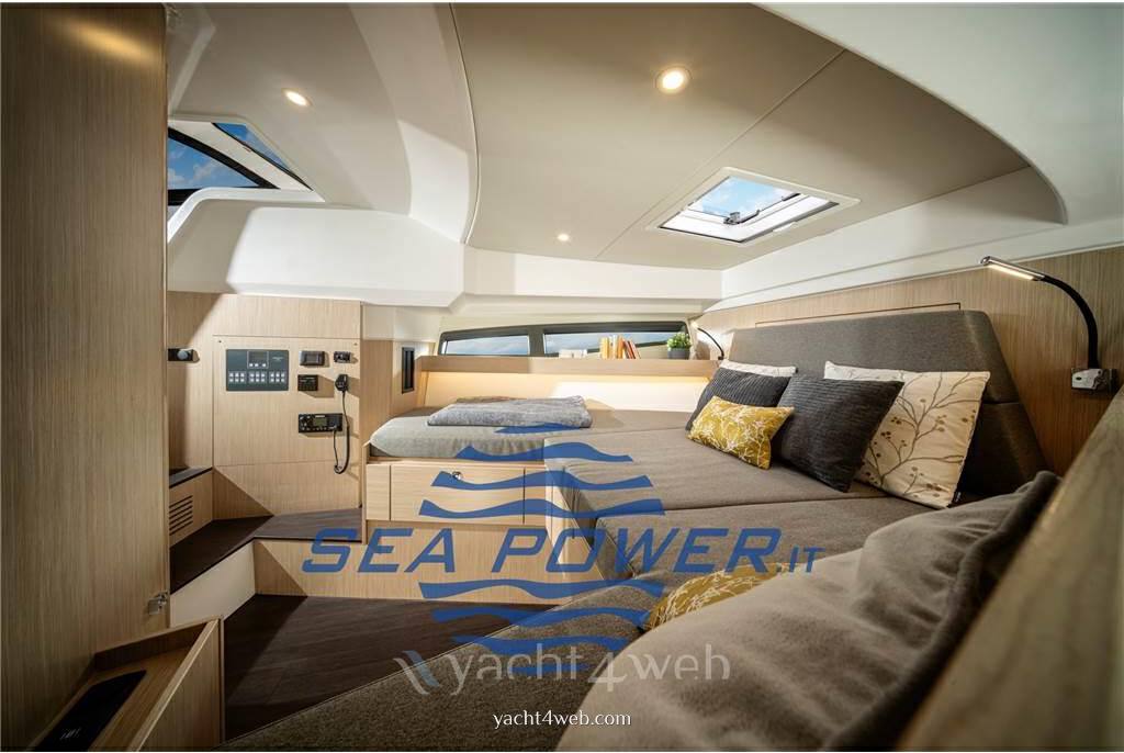 Bavaria Vida 33 hard top