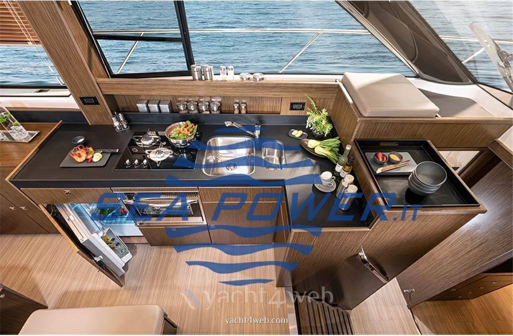 Bavaria Virtess 420 fly Motor yacht used