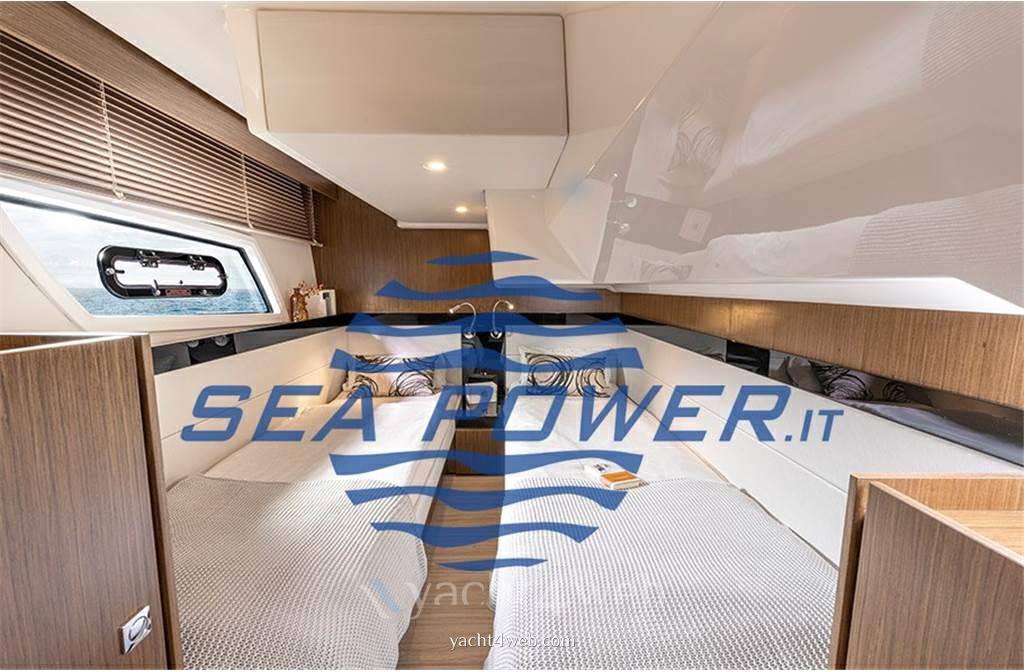 Bavaria Virtess 420 fly Motor boat used for sale