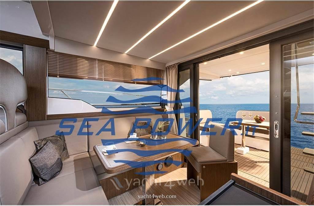 Bavaria Virtess 420 fly motor boat