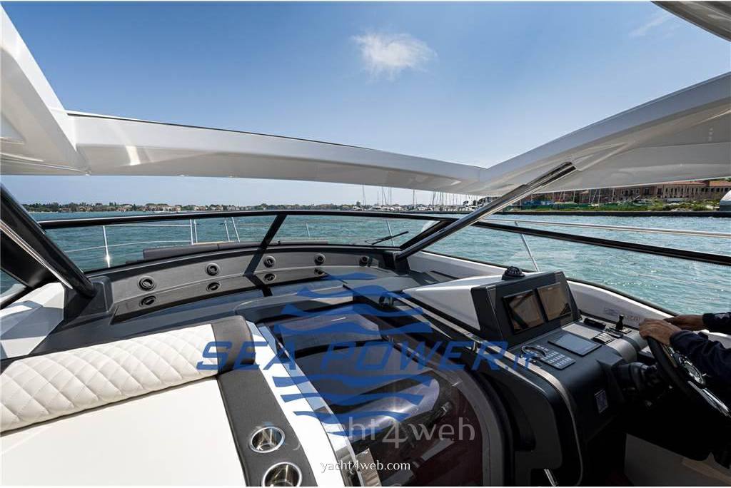 Bavaria Sr 36 open top motor boat