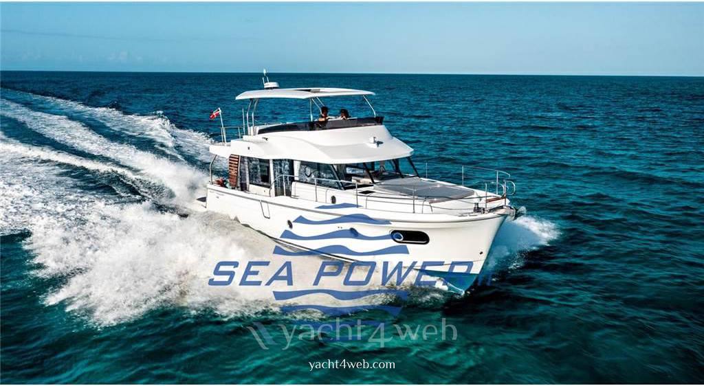 Beneteau Swift trawler 48 charter bateau à moteur