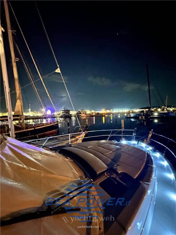 Bavaria Virtess 420 fly bateau à moteur