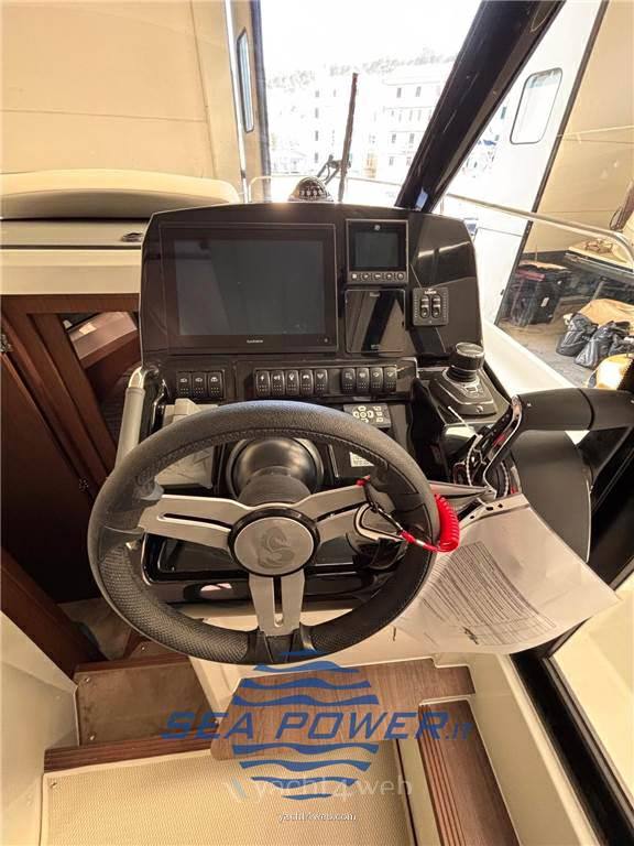 Beneteau Antares 9 md.2025 bateau à moteur