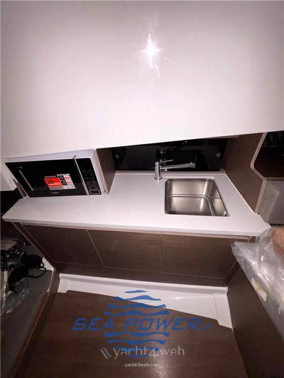 Beneteau Flyer 9 sundeck ob Barco a motor usado para venda