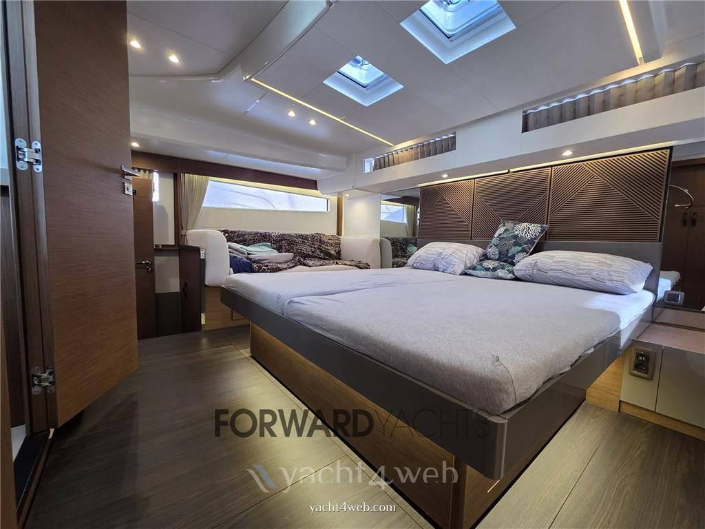 Prestige M 48 bateau à moteur