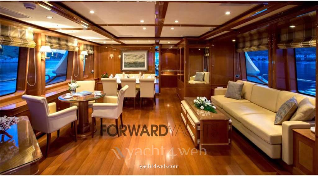 Benetti Legend 85 