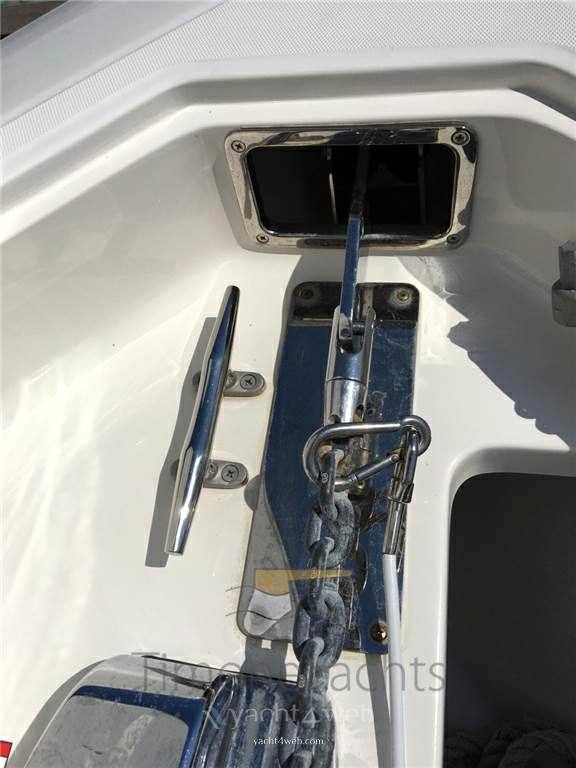 Boston whaler Outrage 320