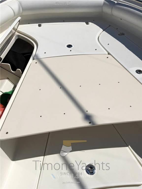 Boston whaler Outrage 320