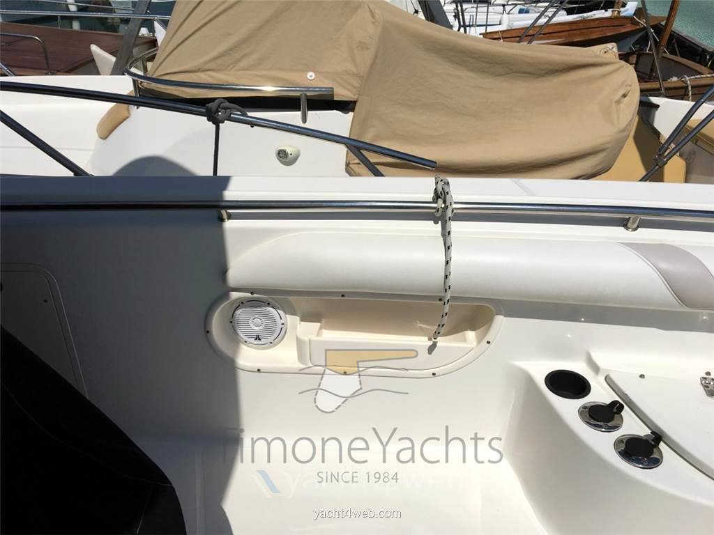 Boston whaler Outrage 320 Open usato