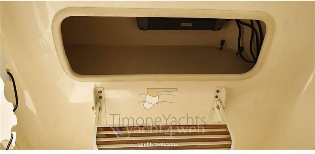 Boston whaler Outrage 320 fotografia