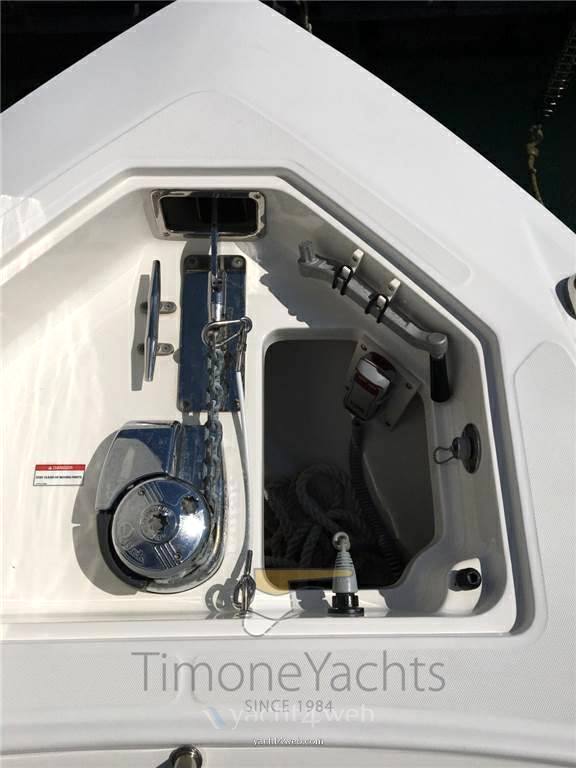 Boston whaler Outrage 320 0