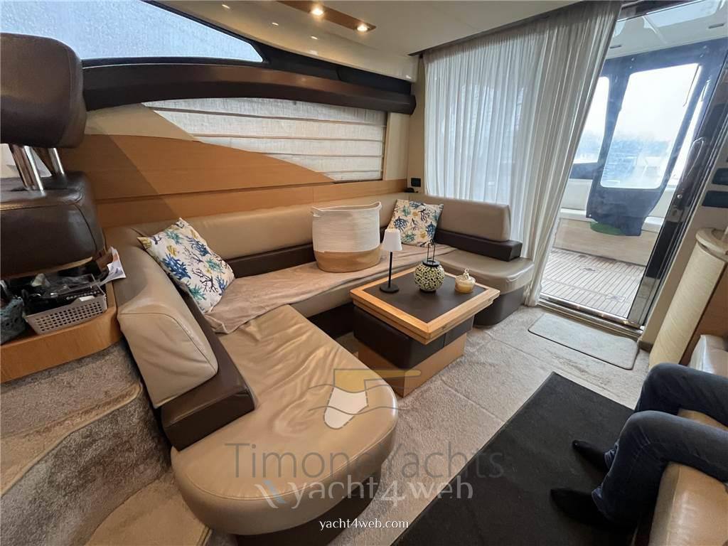 Azimut 43 flybridge plus bateau à moteur