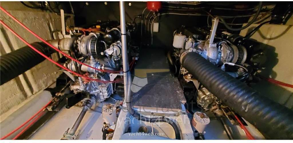 Raffaelli Typhoon fly 38 Flybridge usado