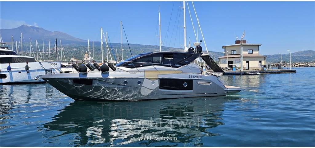 Cranchi M44 ht barca a motore