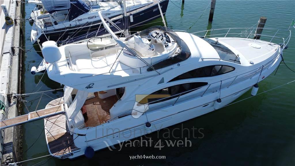 Azimut 42 bateau à moteur