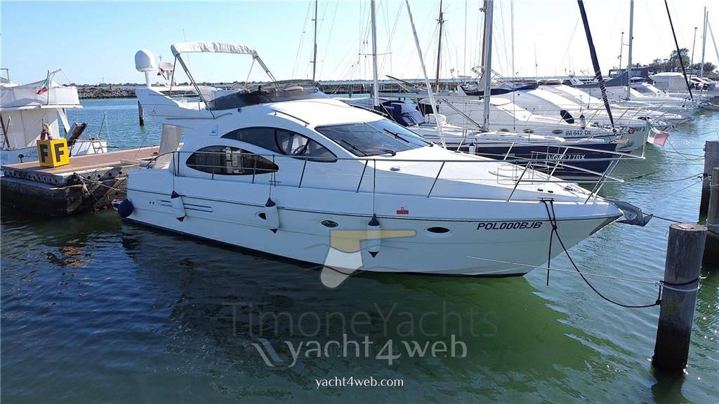 Azimut 42 Bateau à moteur nouveau en vente