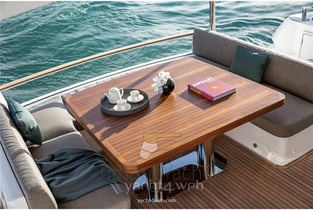 Azimut Magellano 66 bateau à moteur