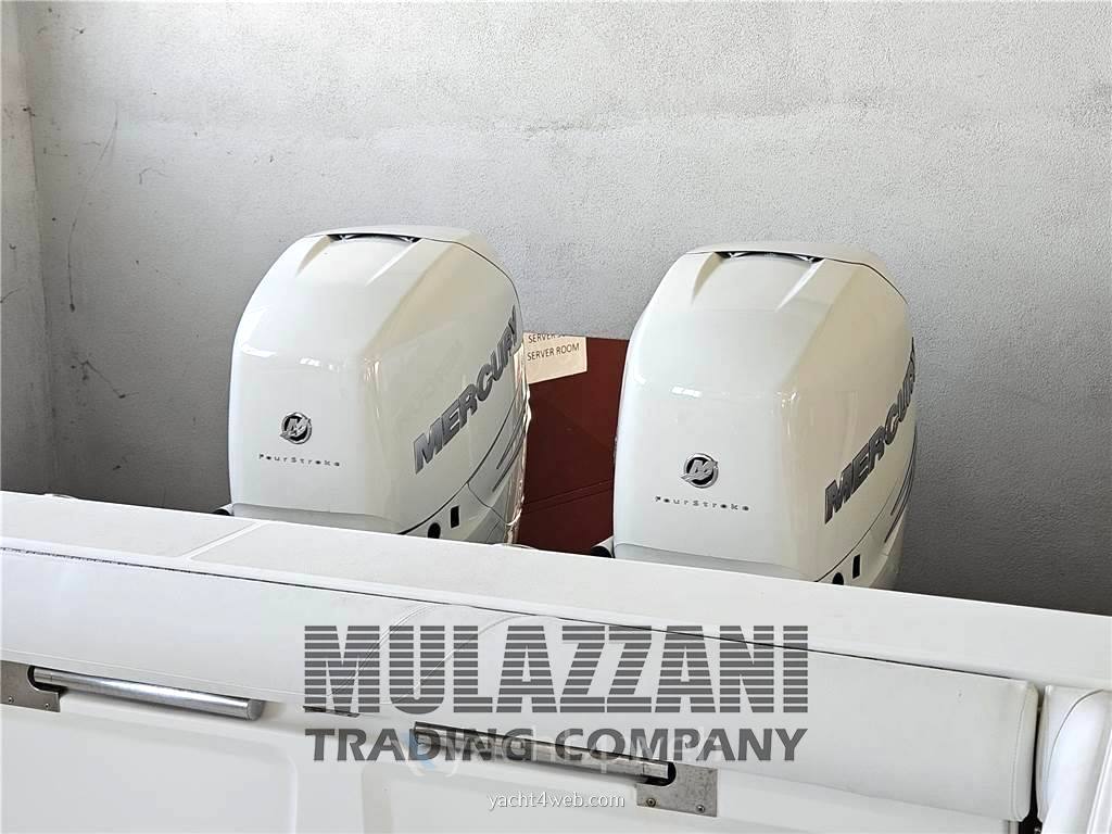 Boston whaler Outrage 320