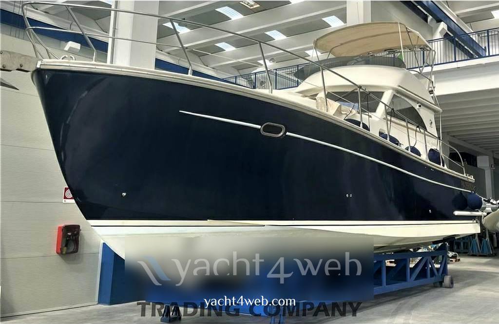 Cantieri estensi 440 goldstar fly