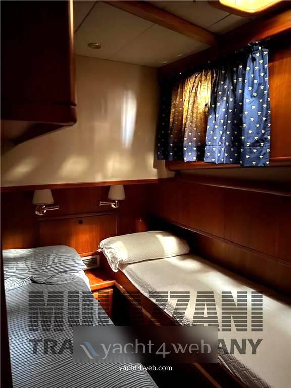 Cantieri estensi 440 goldstar fly