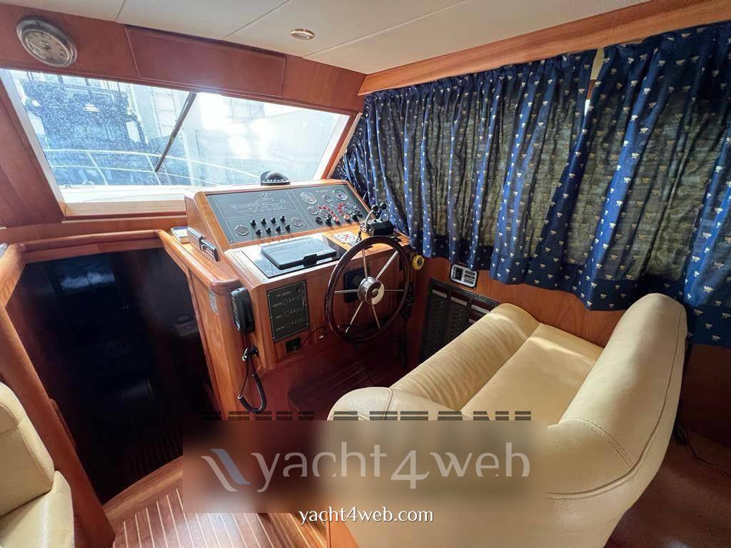 Cantieri estensi 440 goldstar fly