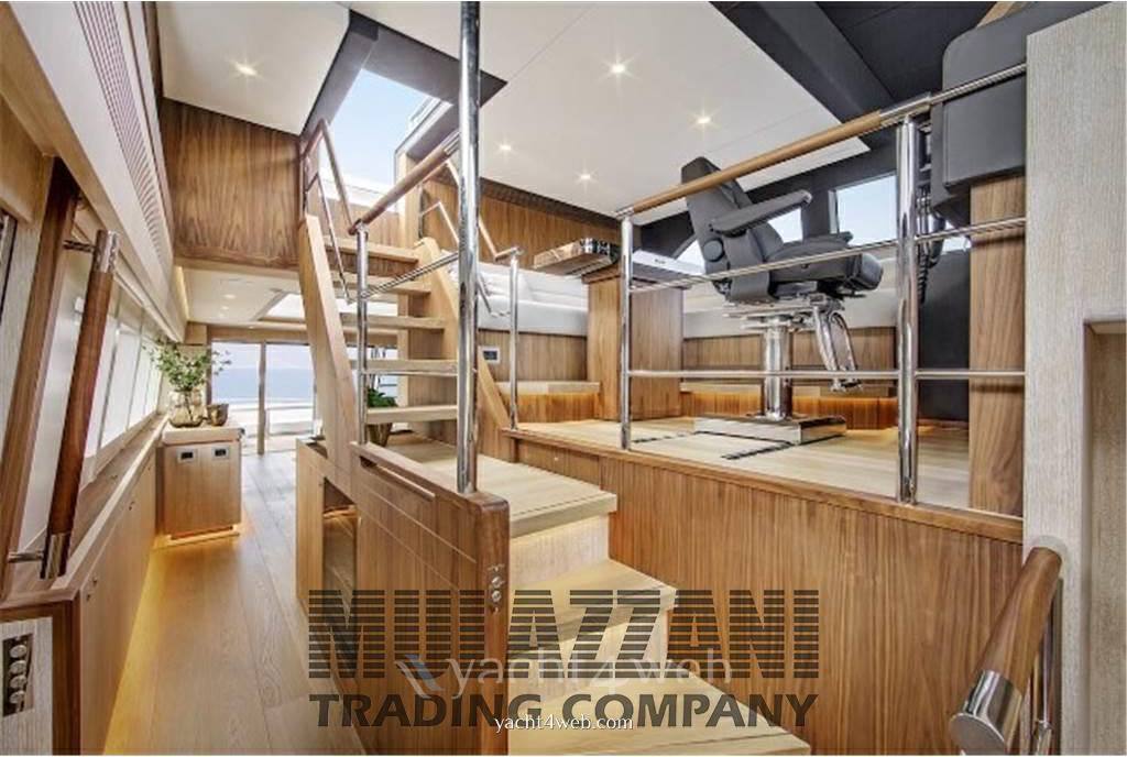 Van der valk Raised pilothhouse