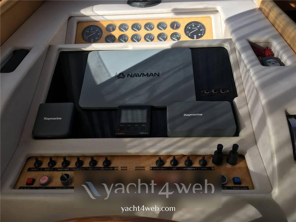 Canados 58' Моторная лодка