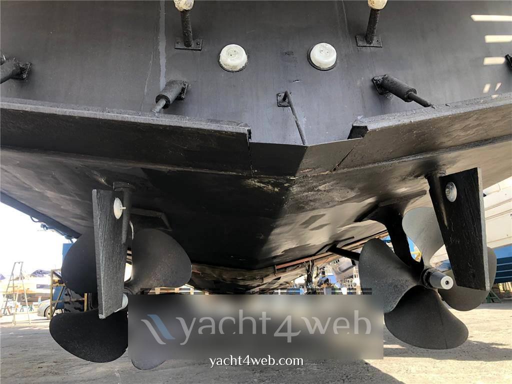 Canados 58' Моторная лодка используется для продажи