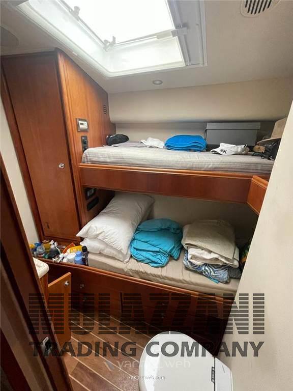 Bertram yacht 630 convertible يستخدم