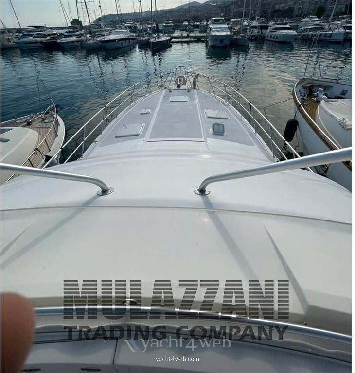 Bertram yacht 630 convertible قارب بمحرك