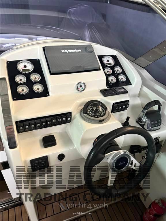 Blue ice 380 v Day cruiser