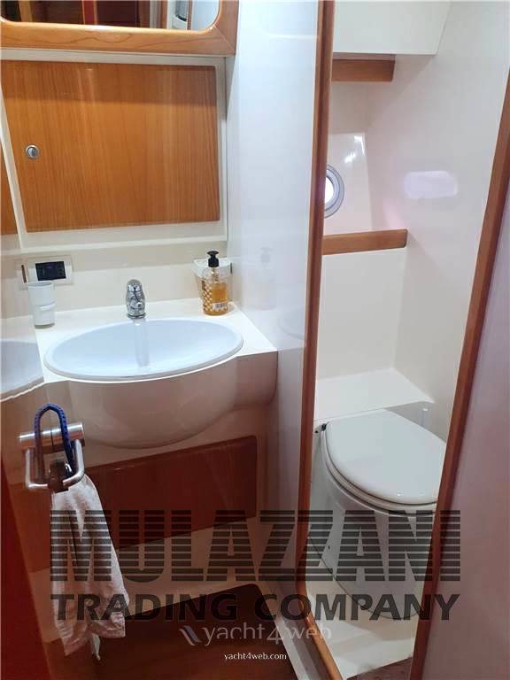 Raffaelli Levante 43 fly barco a motor