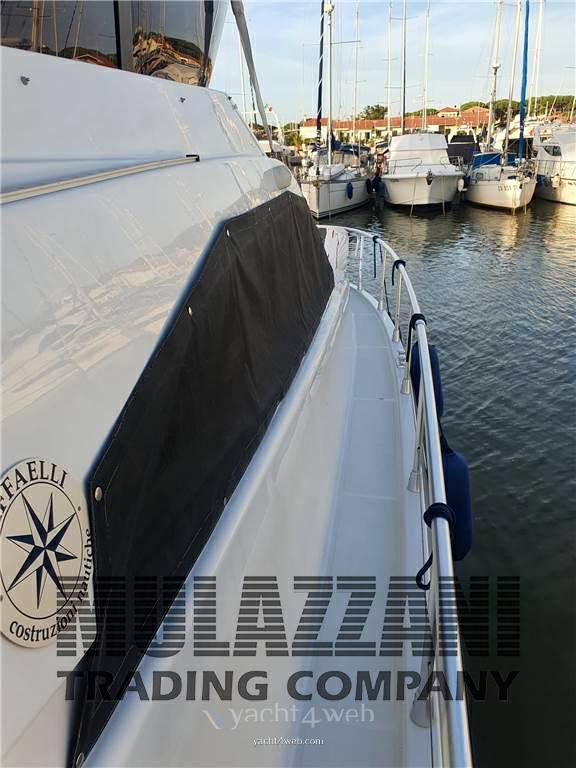 Raffaelli Levante 43 fly barco a motor