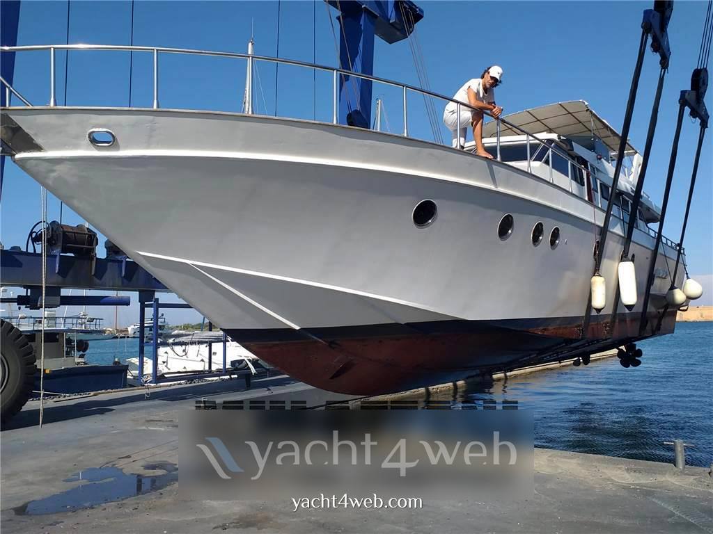 Canados 65 s bateau à moteur