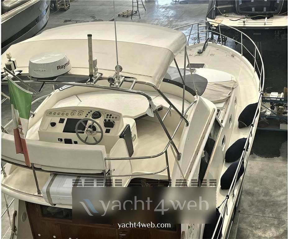 Cantieri estensi 440 goldstar fly usado