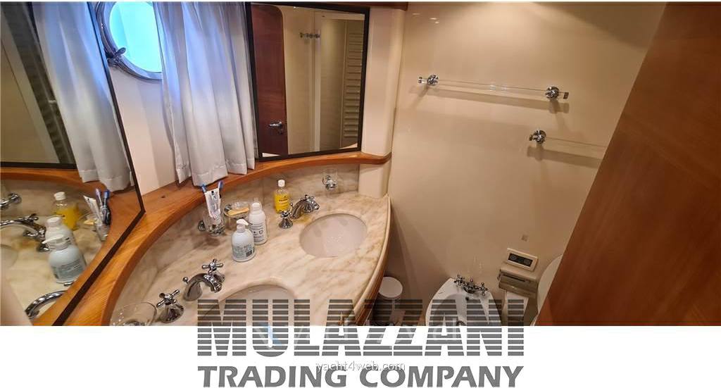 Azimut 80 flybridge используется