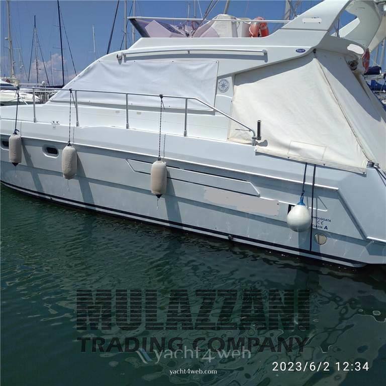 Raffaelli Typhoon fly Flybridge