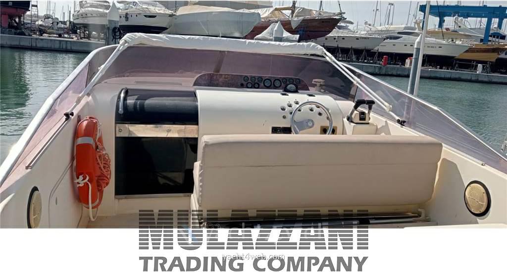 Ilver Thesi 32 barca a motore