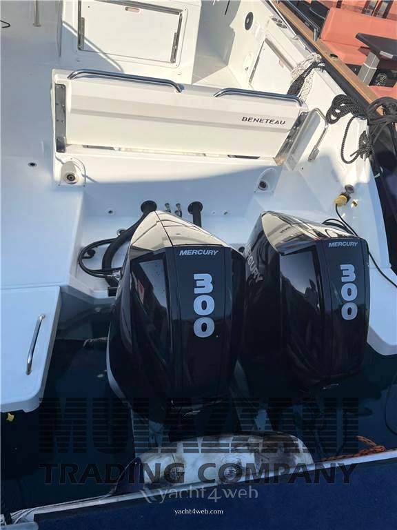 Beneteau Flyer 9 space deck Express Cruiser usado