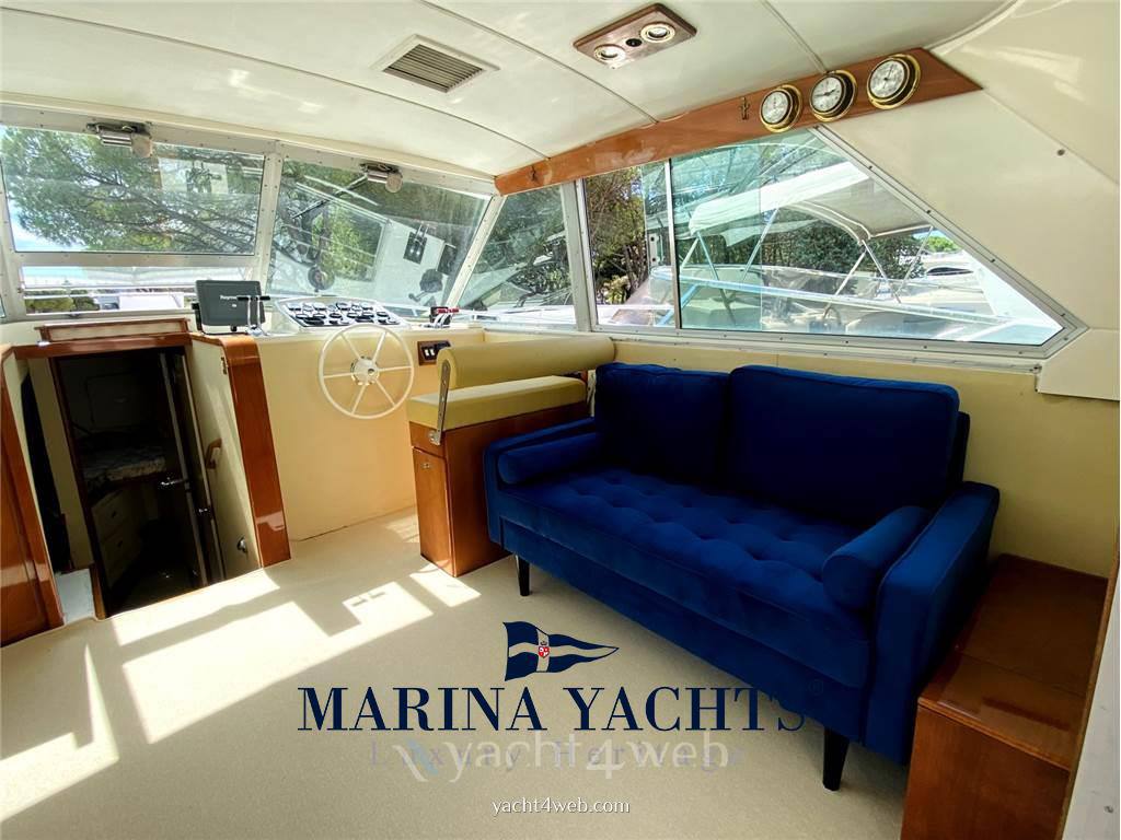 Bertram yacht 35' convertible